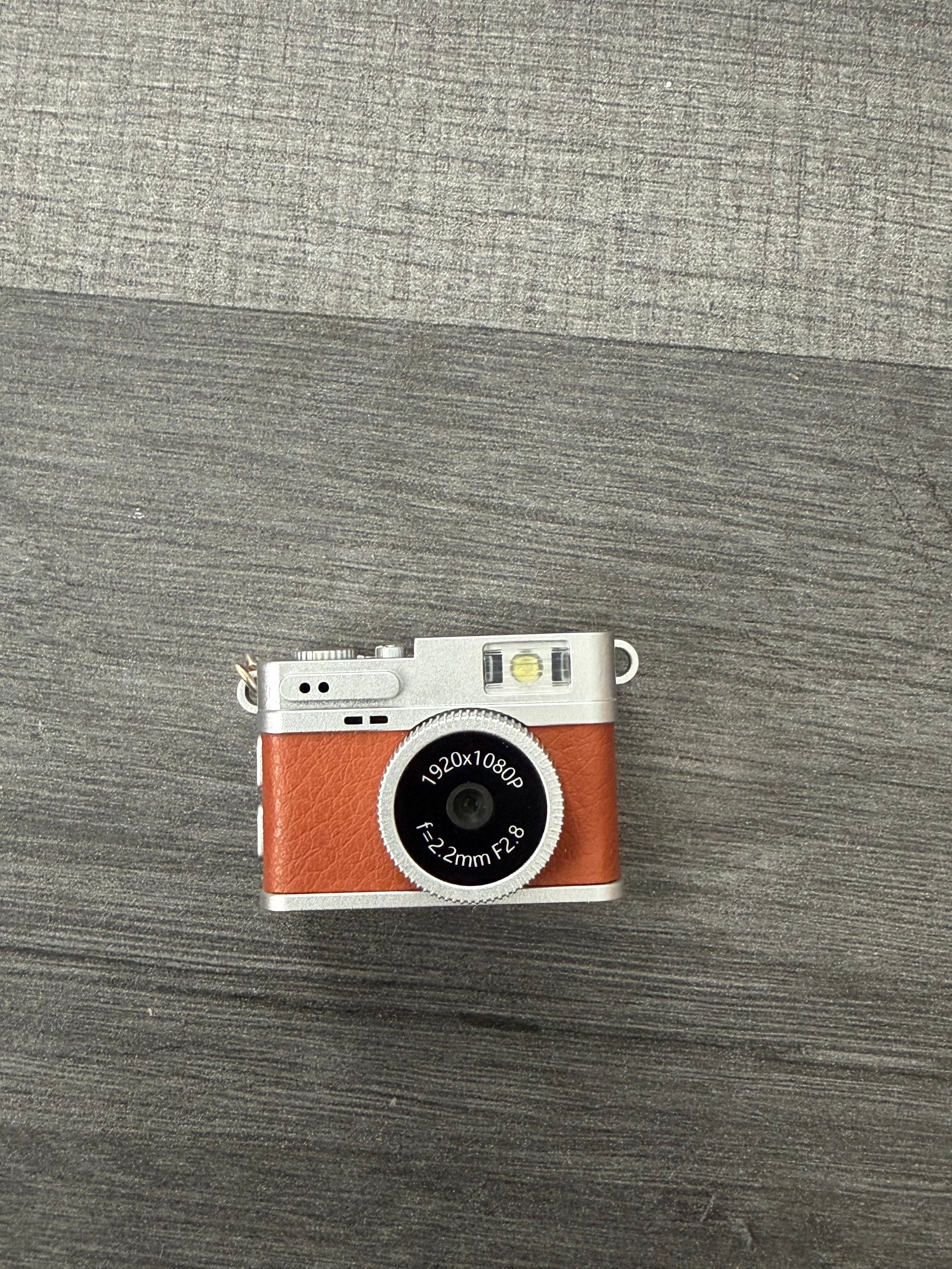 Mini Camera Keyring Pendant with Chain, Silver Metal Rectangle, Modern
