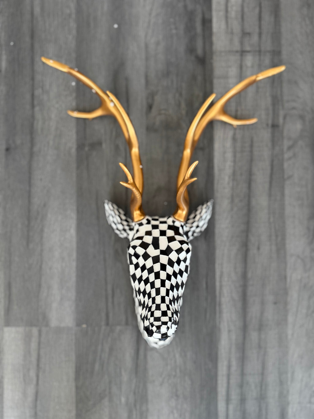 3D Resin Deer Head Wall Sculpture, Geometric Black/White with Gold Antlers