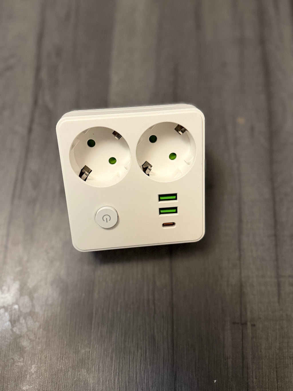 cockeT White Plug Adapter 2 Outlets 2 USB Ports On/Off Switch Type F 250V