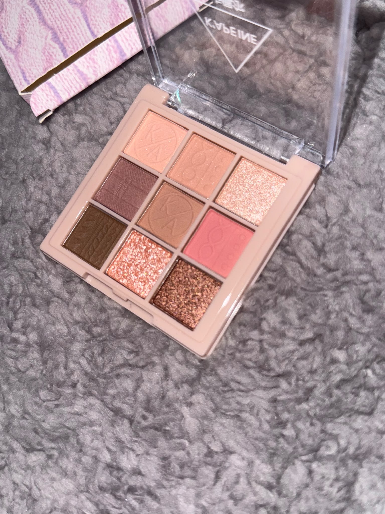 KAPEINE 9-Color Eyeshadow Palette – Matte & Shimmer Makeup Palette